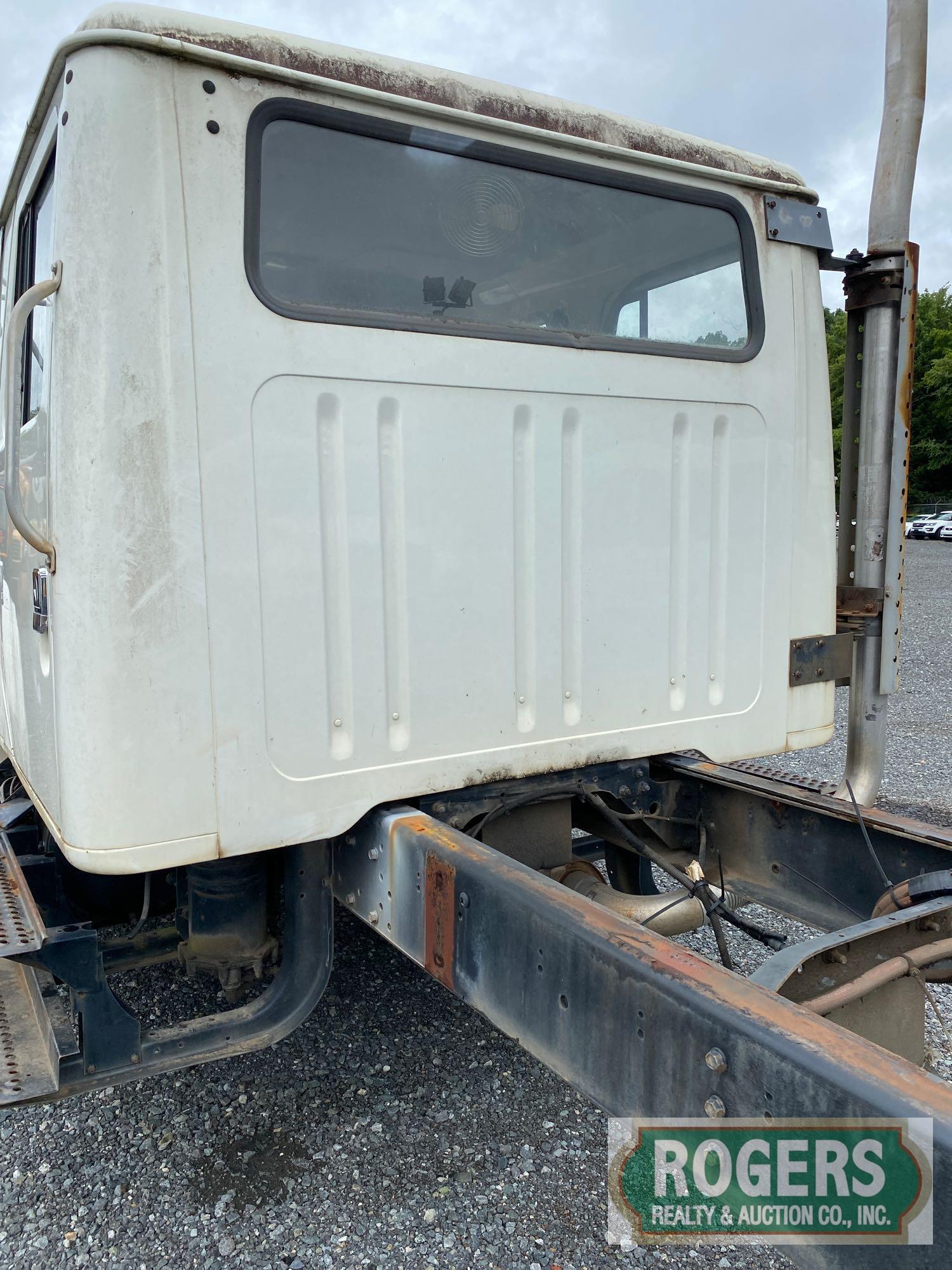 2001 INTERNATIONAL 4700 CAB/CHASSIS