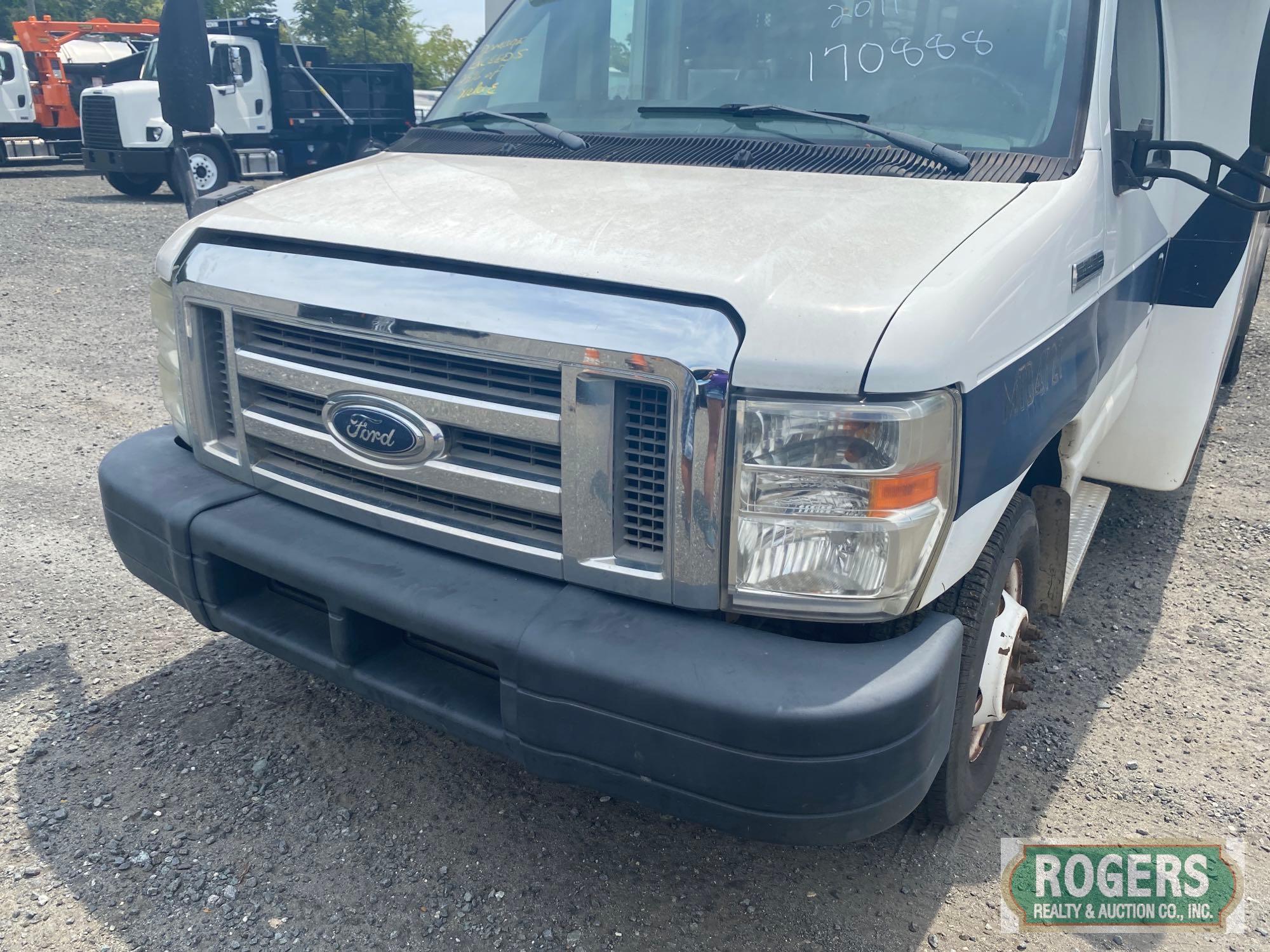 2011 FORD E-450 BUS