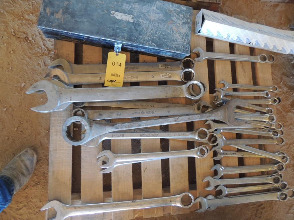 LOT: Wrenches, Socket Set