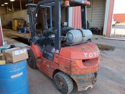 Toyota 4000 lb. LP Forklift Model 7FGU25, S/N 67217, Pneumatic Tires, 3-Stage Mast, Side Shift, 7585