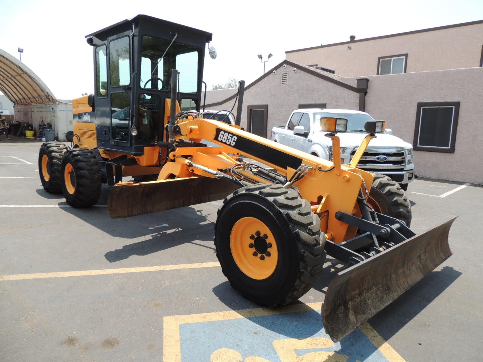 2015 Leeboy 685C Motor Grader, S/N 11909, Rear Ripper w/9-Shank Bar, Includes (5) Shanks, Front