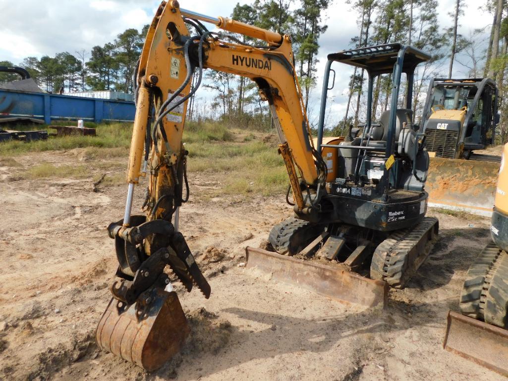 Hyundai Hydraulic Mini Excavator Model ROBEX 25Z-9AK, S/N HHKMMK04VF0000014 (2015) w/16 in. Bucket,