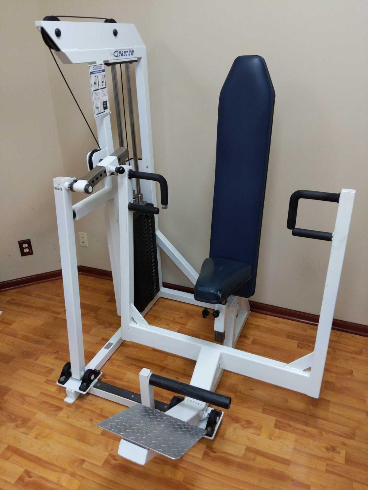 Quantum Vertical Chest Press Machine