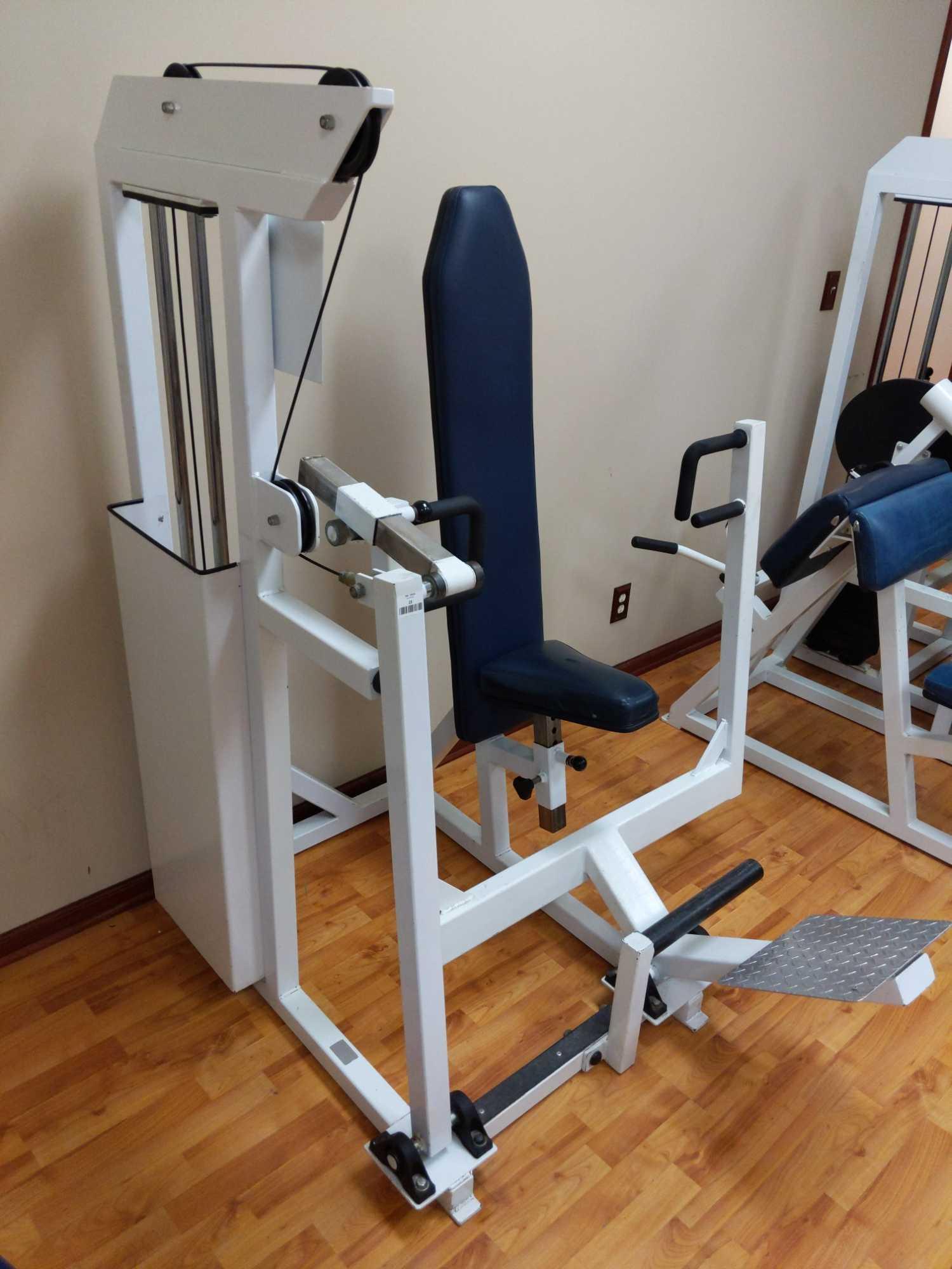 Quantum Vertical Chest Press Machine