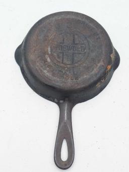 Griswold 3 "Erie" 709A Cast Iron Skillet