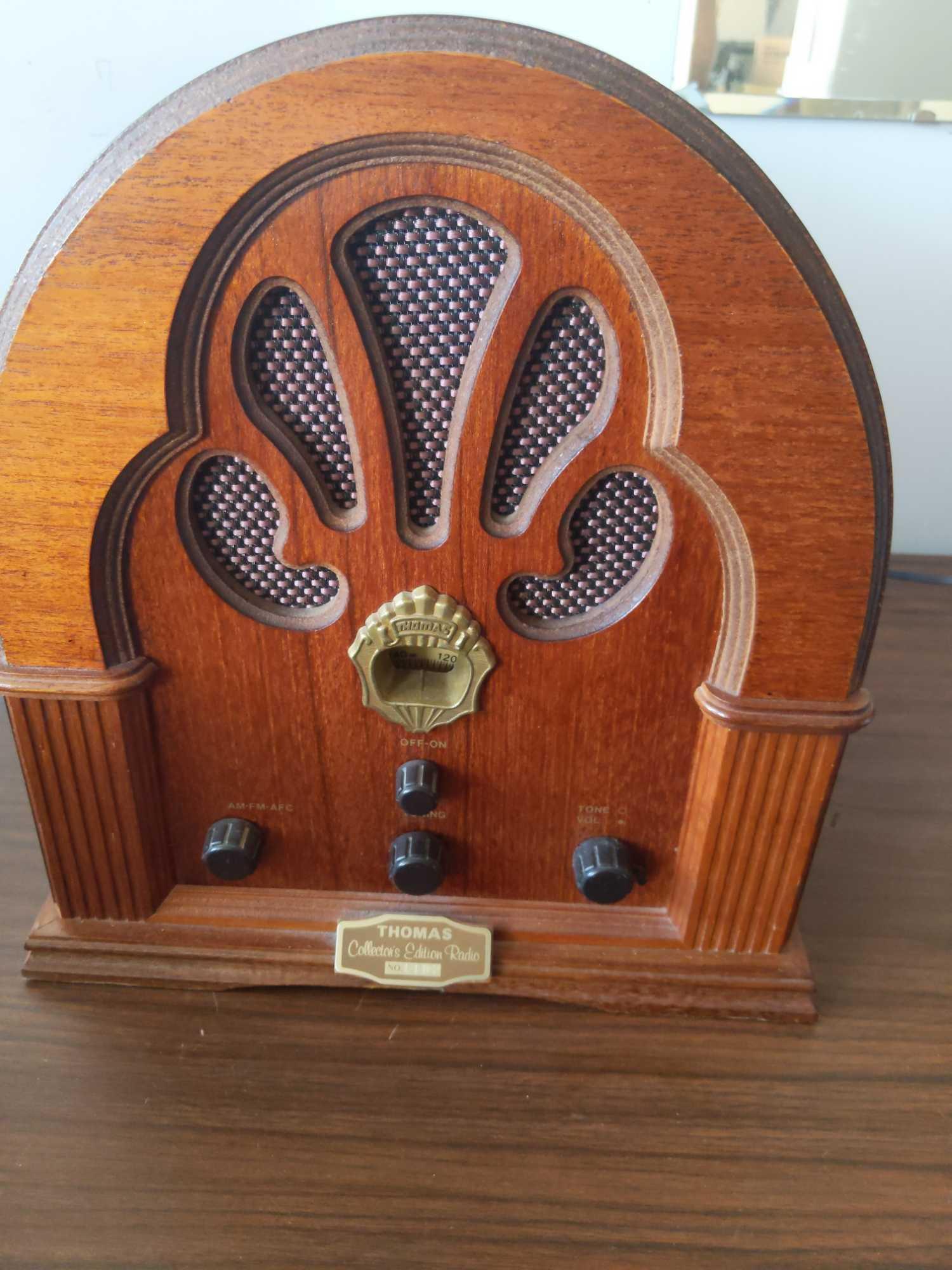 Reproduction "Vintage" Look Radio