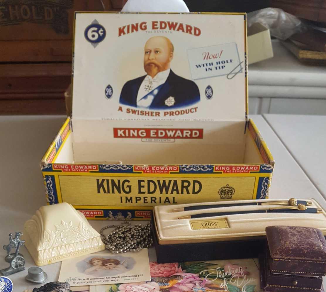 Ring boxes, pennies & token lot