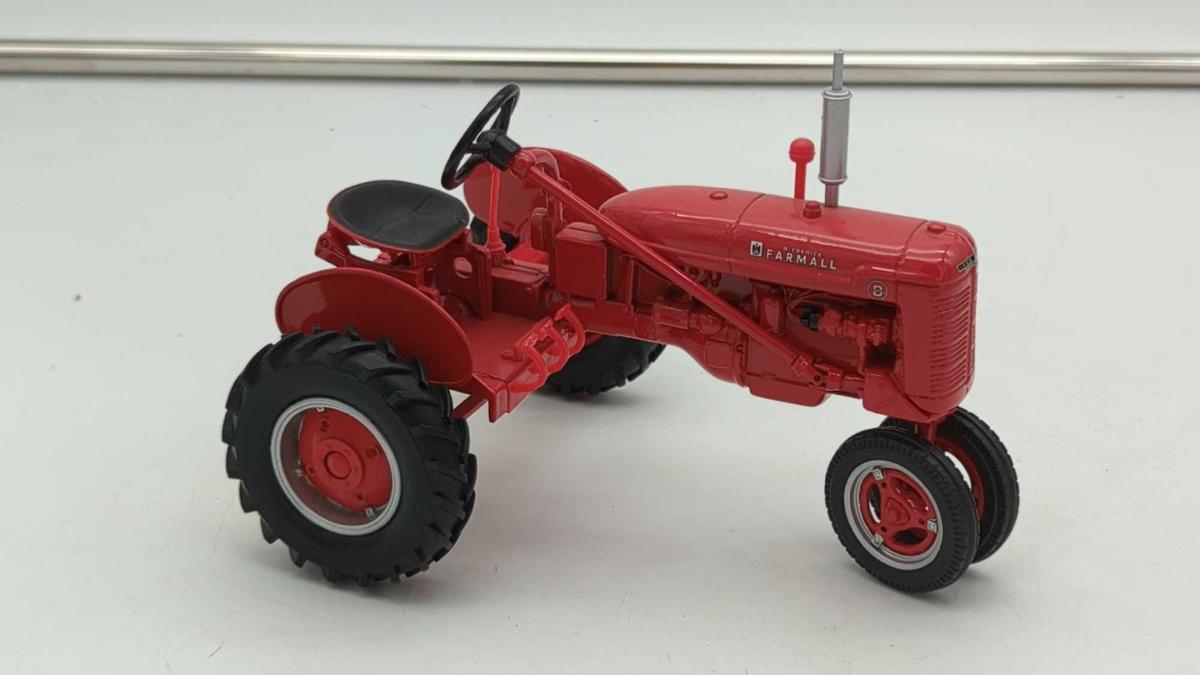 Ertl Farmall B - no box