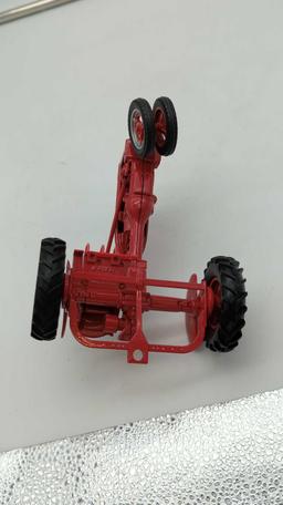 Ertl Farmall B - no box