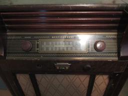 WESTINGHOUSE CABINET RADIO- UNTESTED