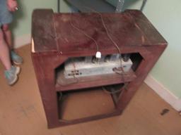 WESTINGHOUSE CABINET RADIO- UNTESTED