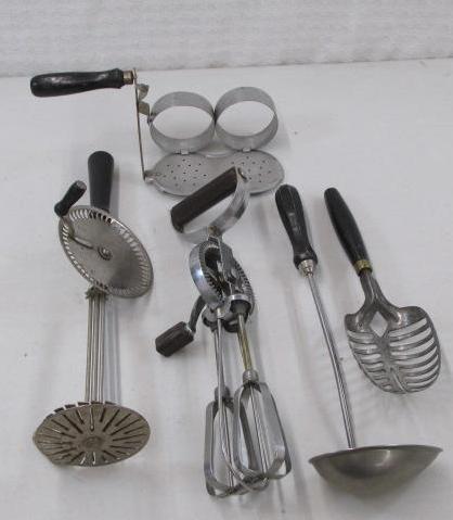 VINTAGE METAL KITCHEN UTENSILS WITH BLACK HANDLES