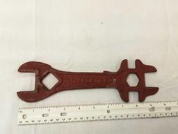 B P AVERY AND SONS WRENCH 10"