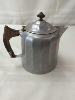 WAGNER 2QT TEA POT PAT'D FEB. 18, 1902