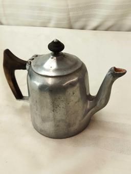 WAGNER WARE SIDNEY, O PAT'D FEB 18, 1902 COLONIAL TEA POT 2PT.