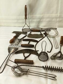 VINTAGE METAL KITCHEN UTENSILS ASSORTMENT