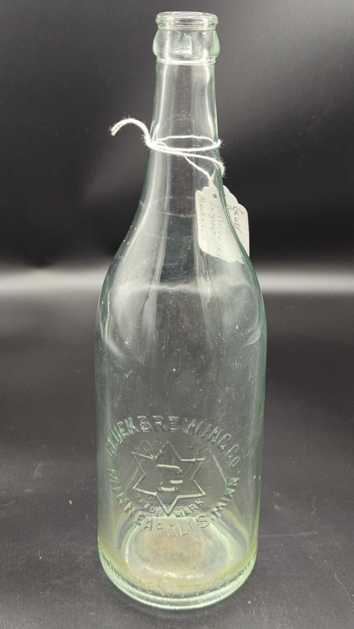 GLUEK BREWING CO. MINNEAPOLIS, MINN 11.5" PRE PROHIBITION BOTTLE 1915 - CRACK ON OUTSIDE OF MOUTH