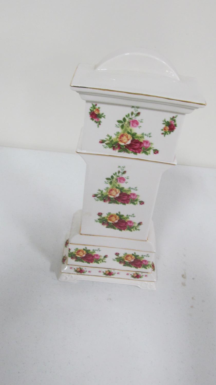 Old Country Roses Royal Albert 1962 16" clock