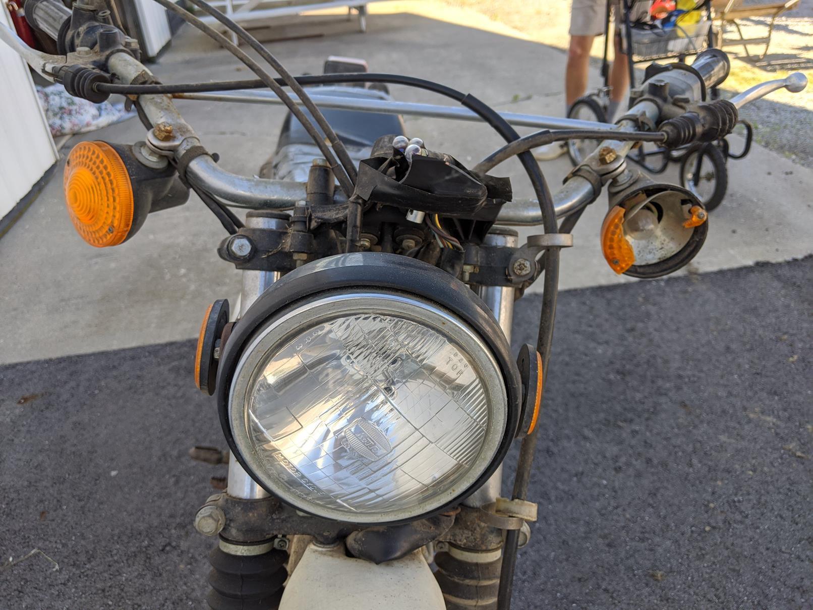 Yamaha Xt 250 Enduro Dirt Bike (missing Gauge Cluster, Broken Left Turn Signal, No Mirrors)