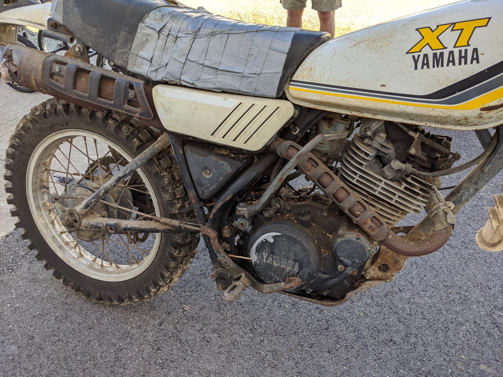 Yamaha Xt 250 Enduro Dirt Bike (missing Gauge Cluster, Broken Left Turn Signal, No Mirrors)