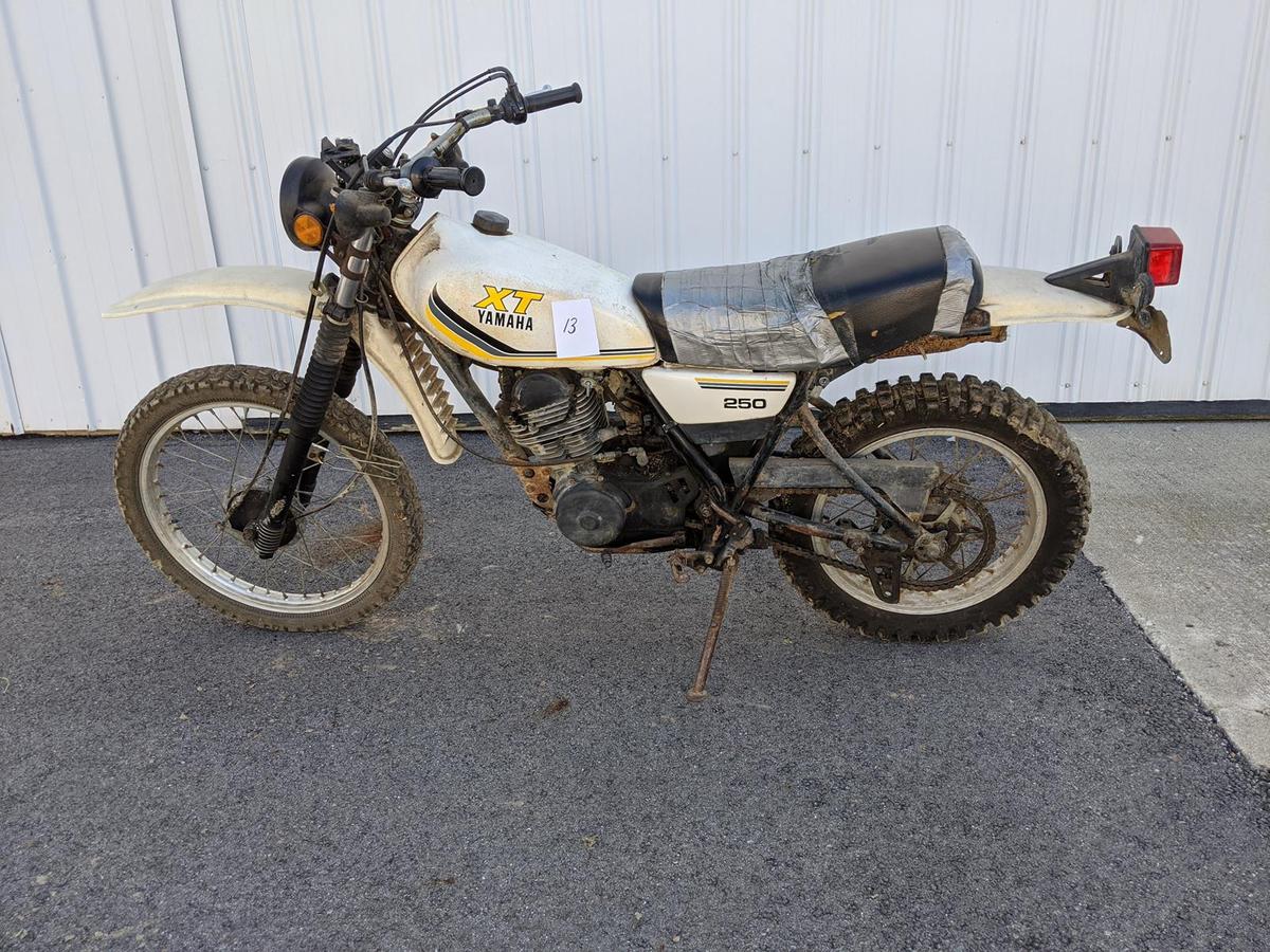 Yamaha Xt 250 Enduro Dirt Bike (missing Gauge Cluster, Broken Left Turn Signal, No Mirrors)