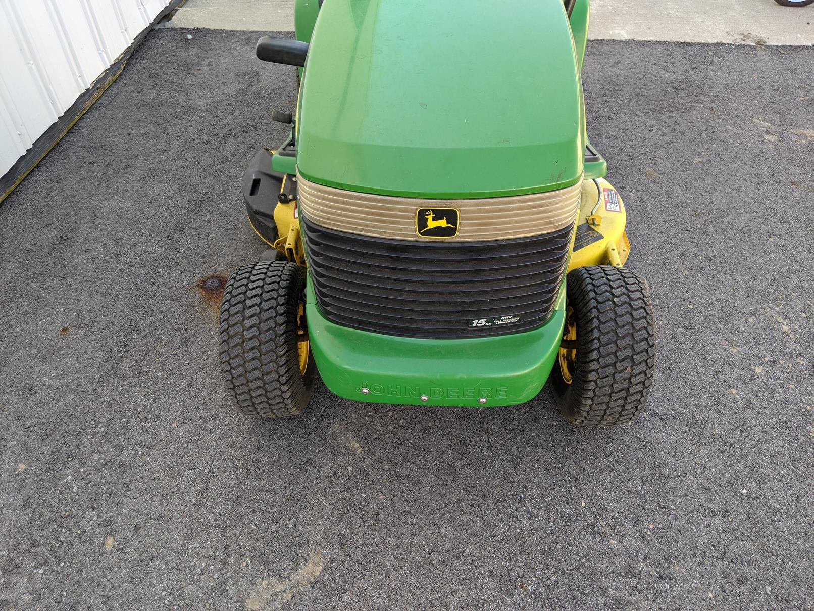 John Deere Lx 255 Mower W/48" Deck, 15-hp Motor (small Crack To The Hood & Tear In The Seat)