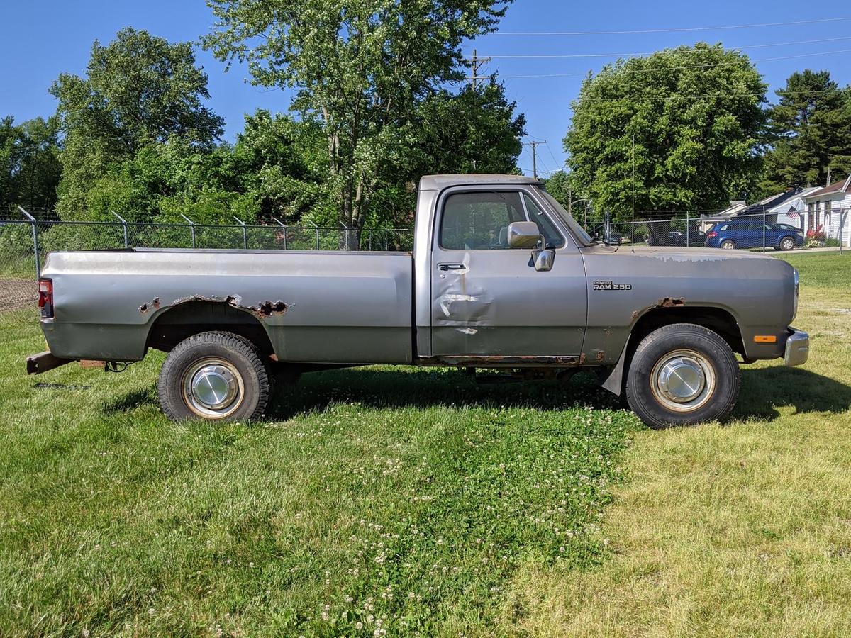 1992 DODGE RAM 250 PICKUP TRUCK W/4-WHEEL DRIVE & 85,197 MILES (RUNS A LITTLE ROUGH)