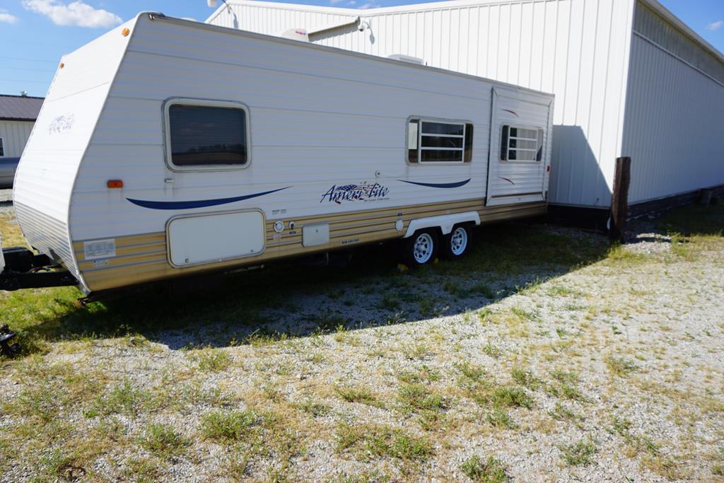 2006 AMERILITE BY GULFSTREAM 25' TANDEM AXEL CAMPER W/1 SLIDE OUT, SOFA, CHAIRS, BATHROOM, 3 BEDS, &