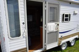 2006 AMERILITE BY GULFSTREAM 25' TANDEM AXEL CAMPER W/1 SLIDE OUT, SOFA, CHAIRS, BATHROOM, 3 BEDS, &