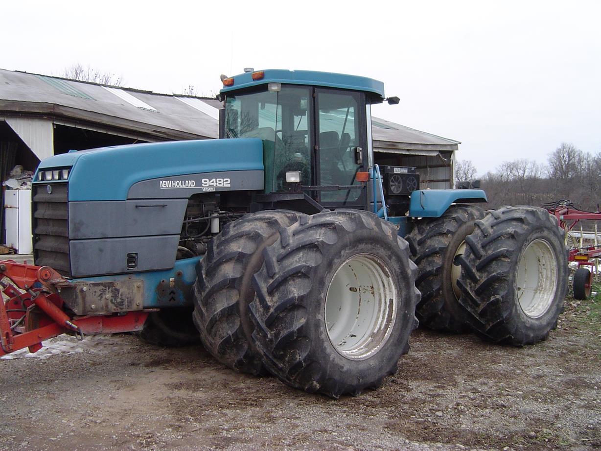 New Holland 9482 Versatile 4WD tractor with 710-70