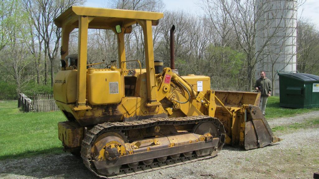 CATERPILLAR MODEL 941B DIESEL CRAWLER WITH 80" CLAM BUCKET & 4,478 HOURS (