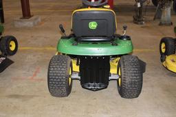 22-6: JOHN DEERE MODEL 100 SERIES LAWN MOWER, 42" DECK