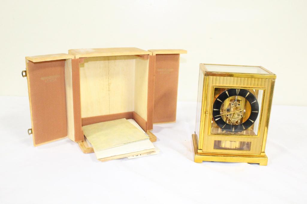 LE COULTRE ATMOS, 1975, 15 JEWEL SWISS MADE CLOCK, WITH ORIGINAL WOOD BOX &