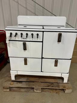 AMERICAN STOVE COMPANY MAGIC CHEF GAS STOVE WITH PORCELAIN FINISH