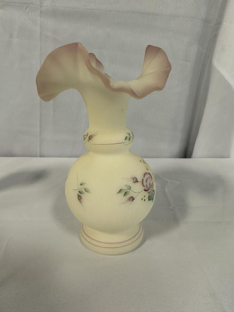 (5) PCS. HAND-PAINTED FENTON, INCLUDING PITCHER, BASES, FLUTED BOWLS, ALL A