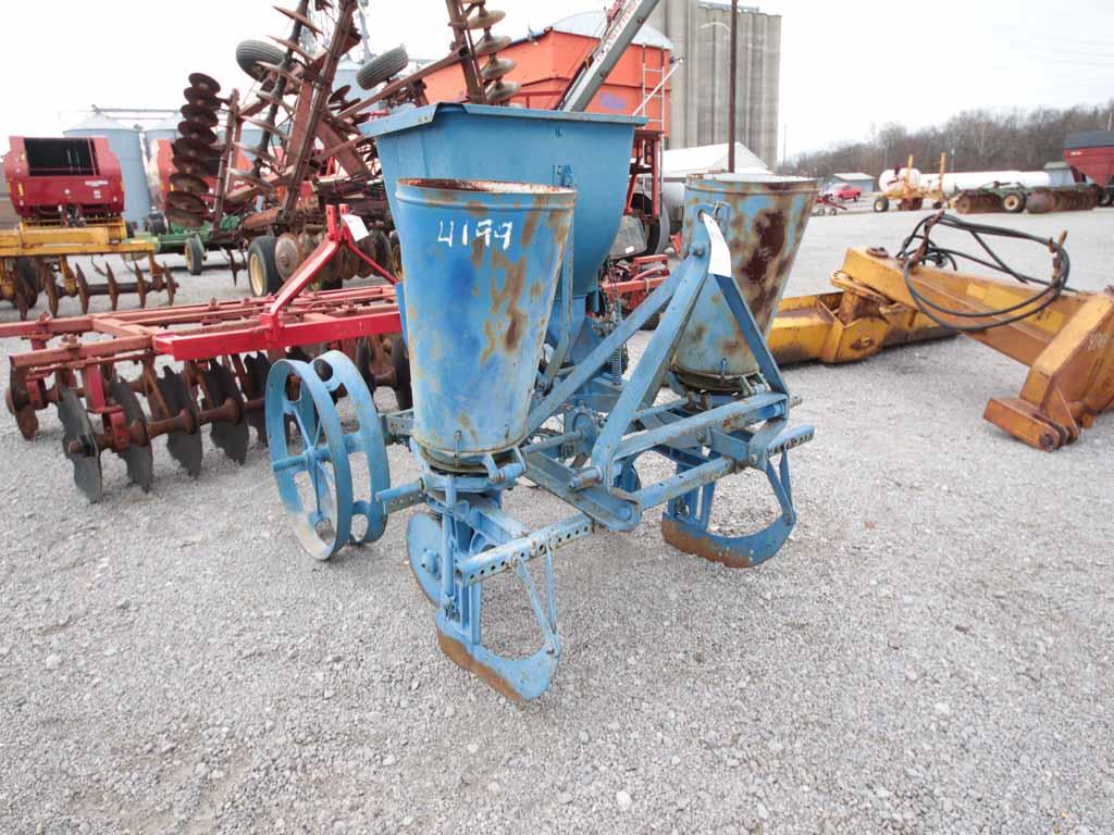 FORD 2 ROW PLANTER