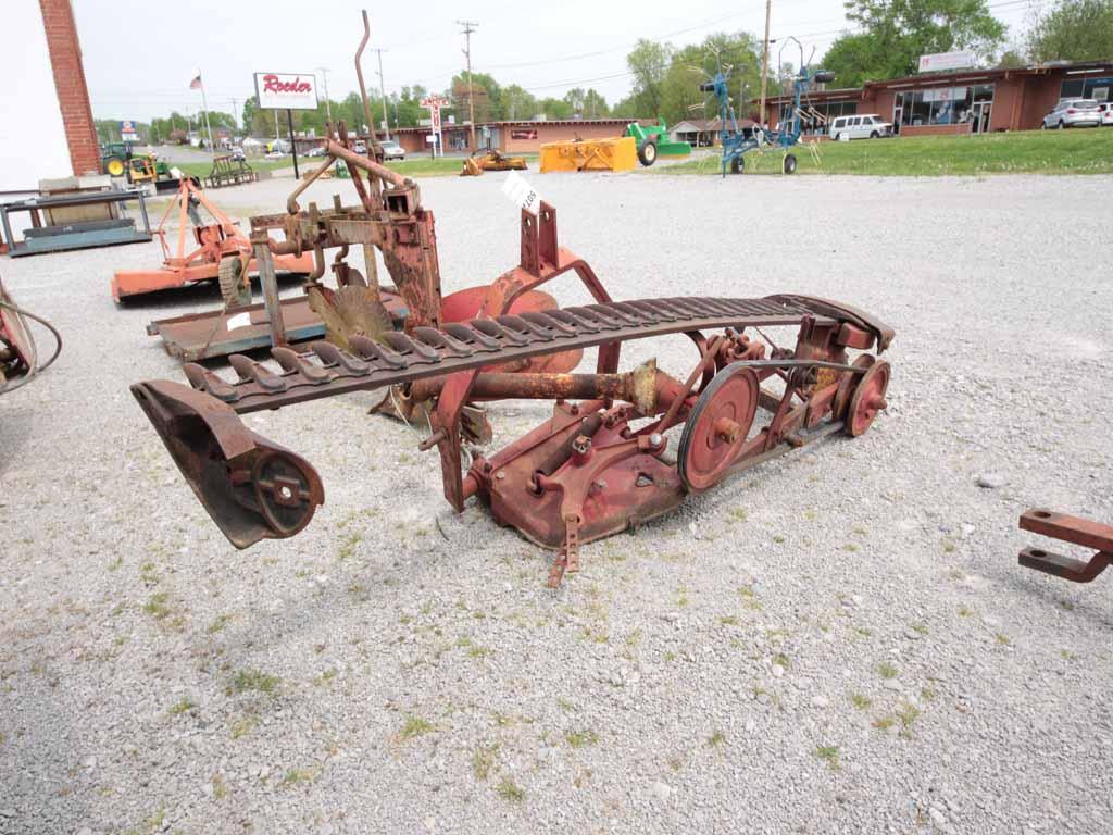 IH 1300 SICKLE MOWER