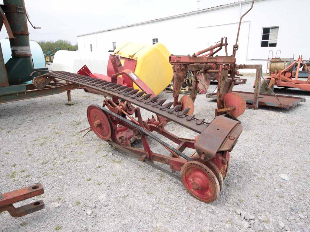 IH 1300 SICKLE MOWER