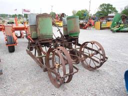 JD 2R CORN PLANTER