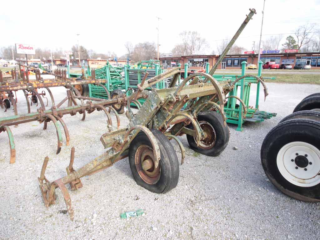 FIELD CULTIVATOR