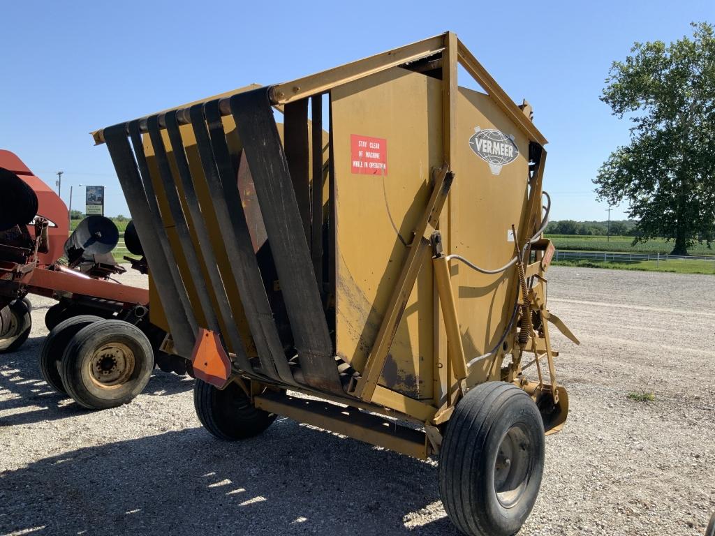 Vermeer 605D Round Baler