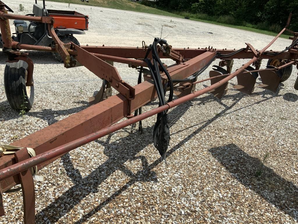 International 710 6 Bottom Plow