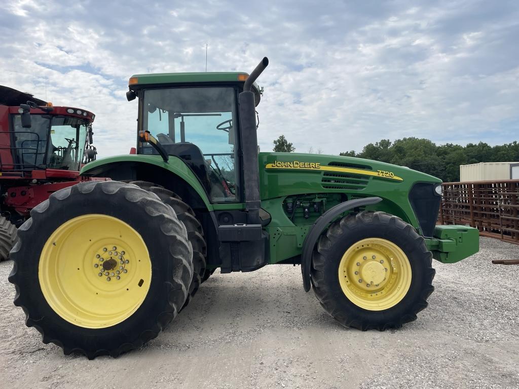 John Deere 7720 MFWD Tractor