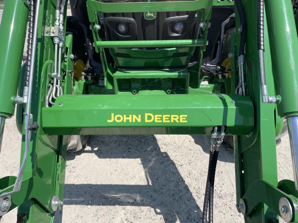 2018 John Deere 6120M Tractor MFWD