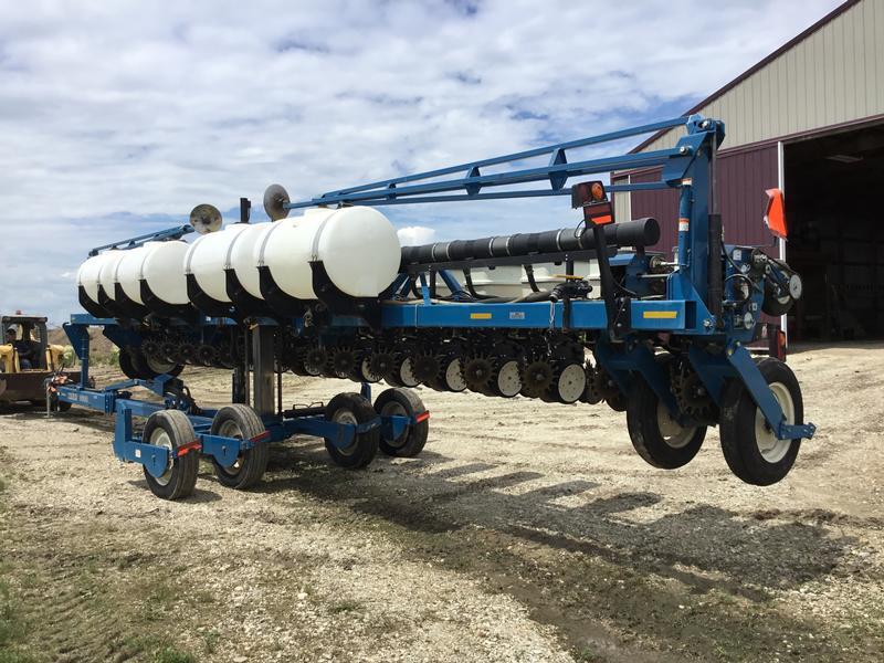 Kinze 3600 16-30 Edge Vac Planter