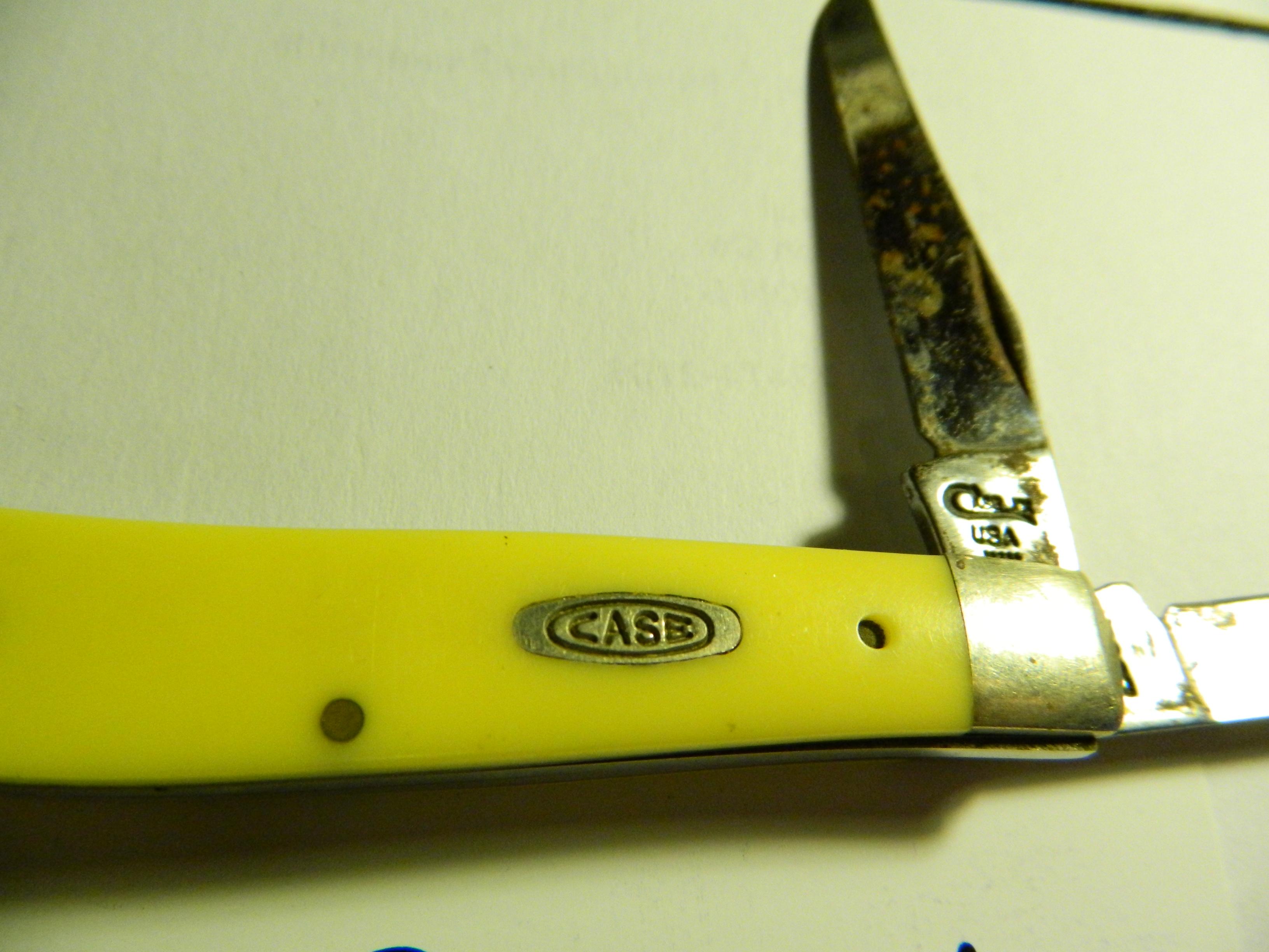 USED Case #3207, yellow composition, two blade trapper, from the year 1995, New Ulm Estate