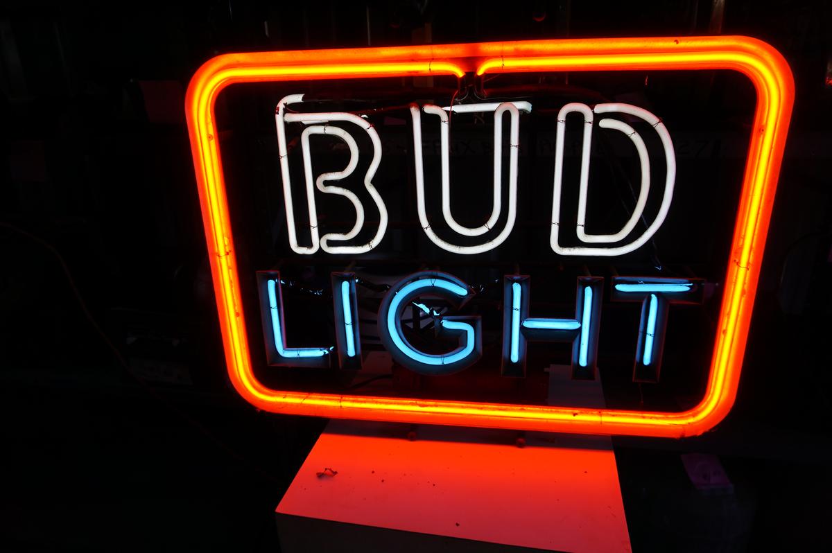 Bud Light Working Neon Sign, Older Model, Dirty from storage, NO SHIPPING! PICK-UP ONLY!