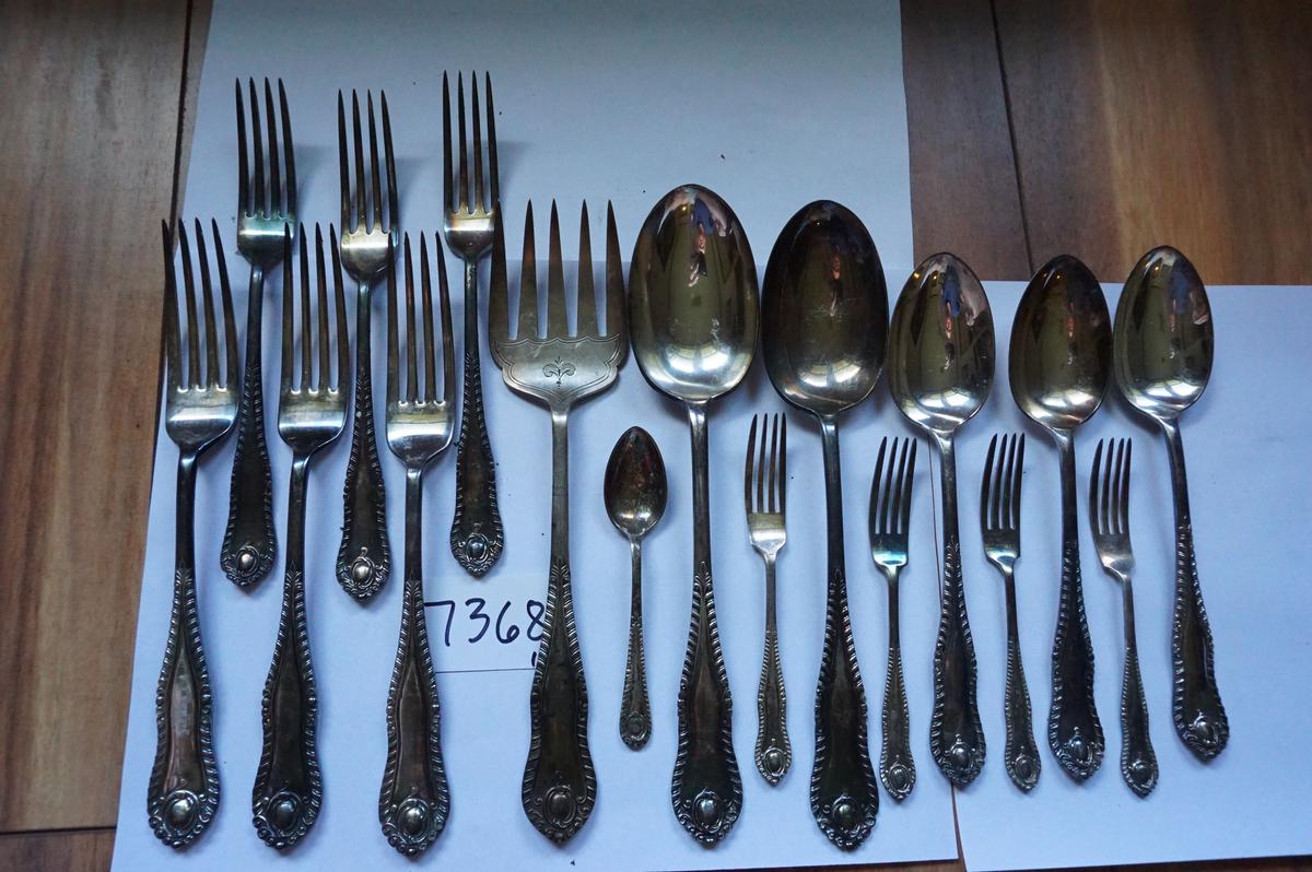 Seventeen (17) pieces of Vintage High Quality Silver plate Flatware, OLD, Estate Find. All One Money