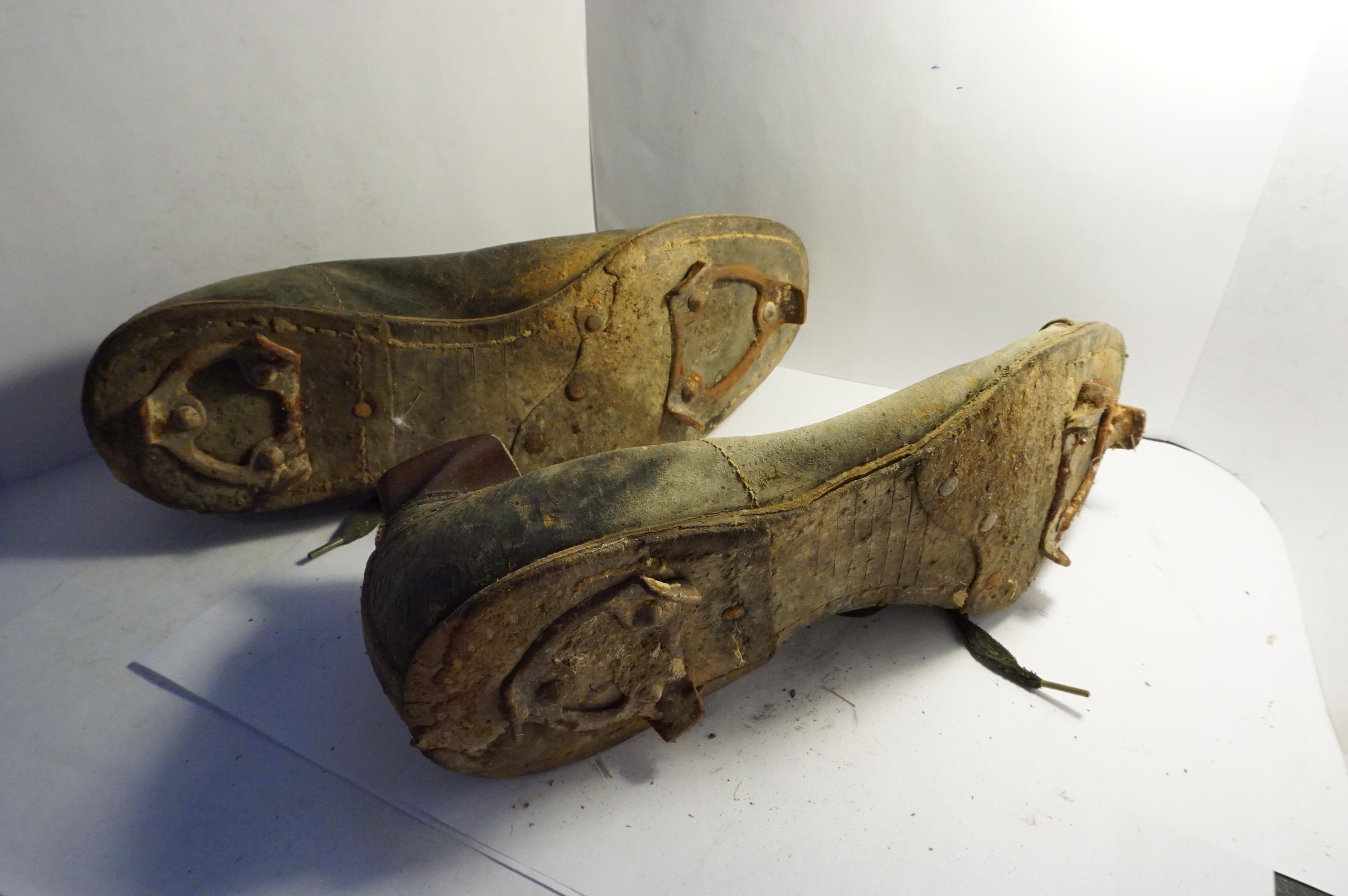 11" Length early leather soccer cleats (boots), leather is cracking and dirty, barn find. outstandng
