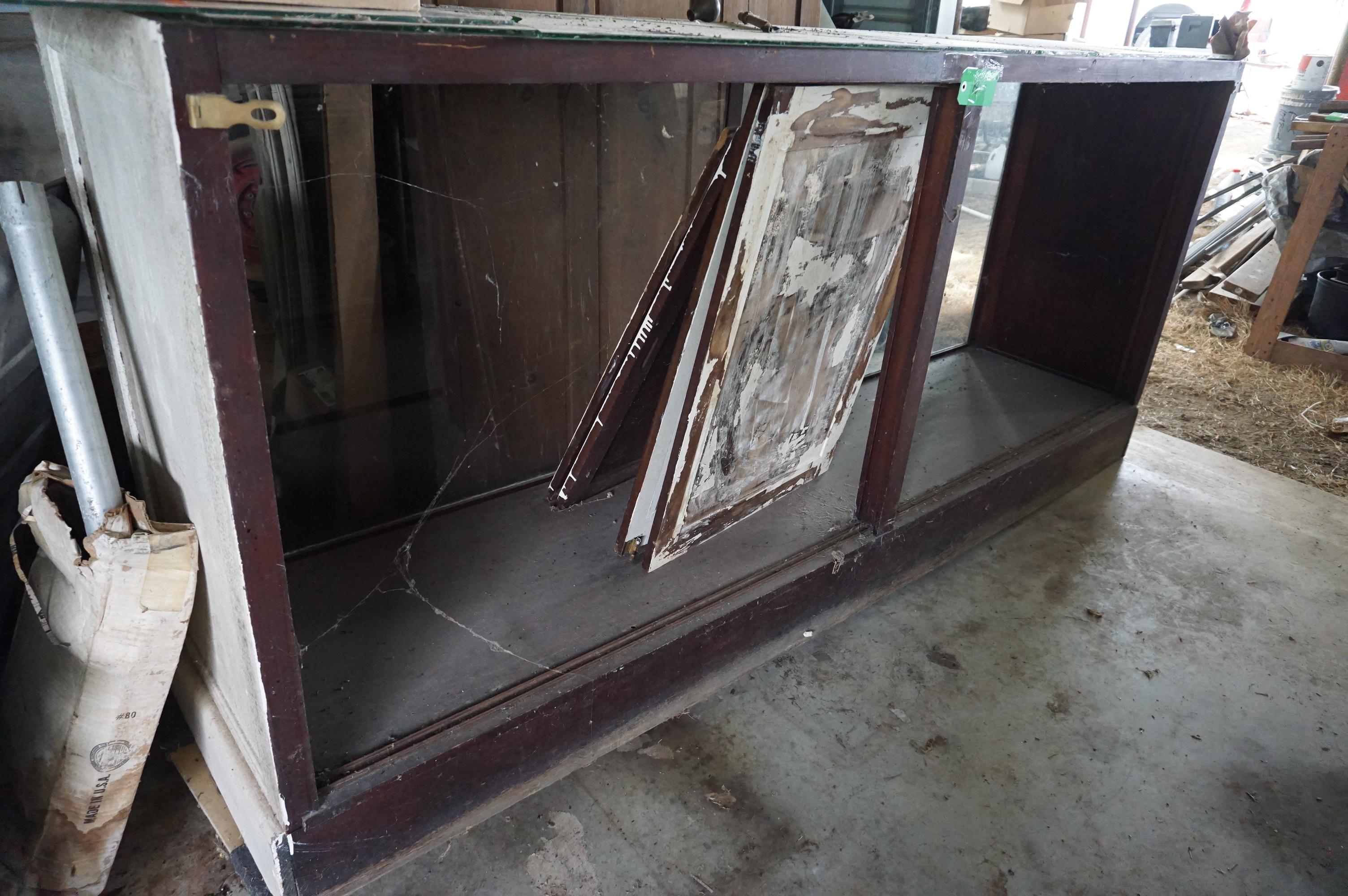 Showcase, NO TOP GLASS! OLD, Eight Foot